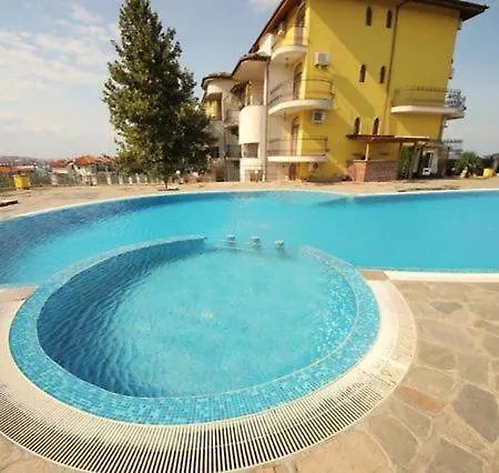 Green Hills Lovely One Bedroom Condo With Pool *